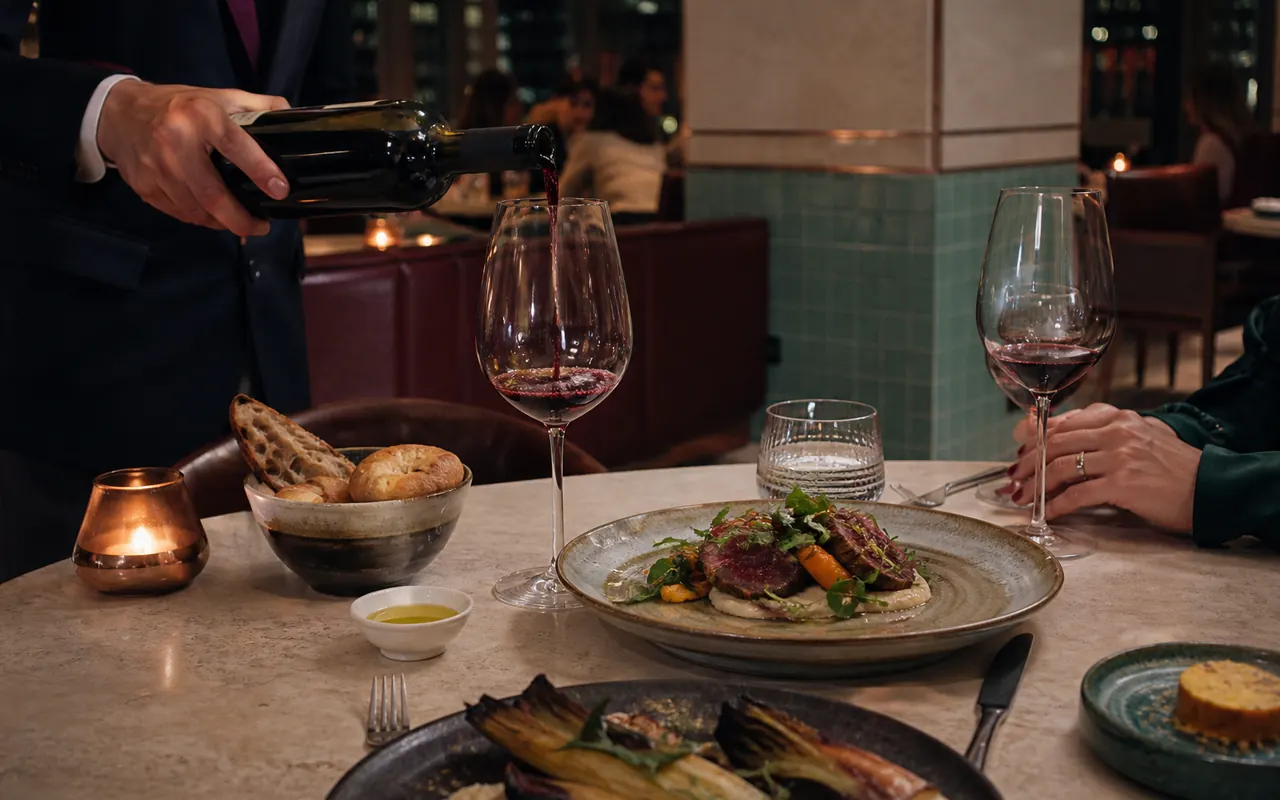 Cena argentina contemporánea con vino Malbec